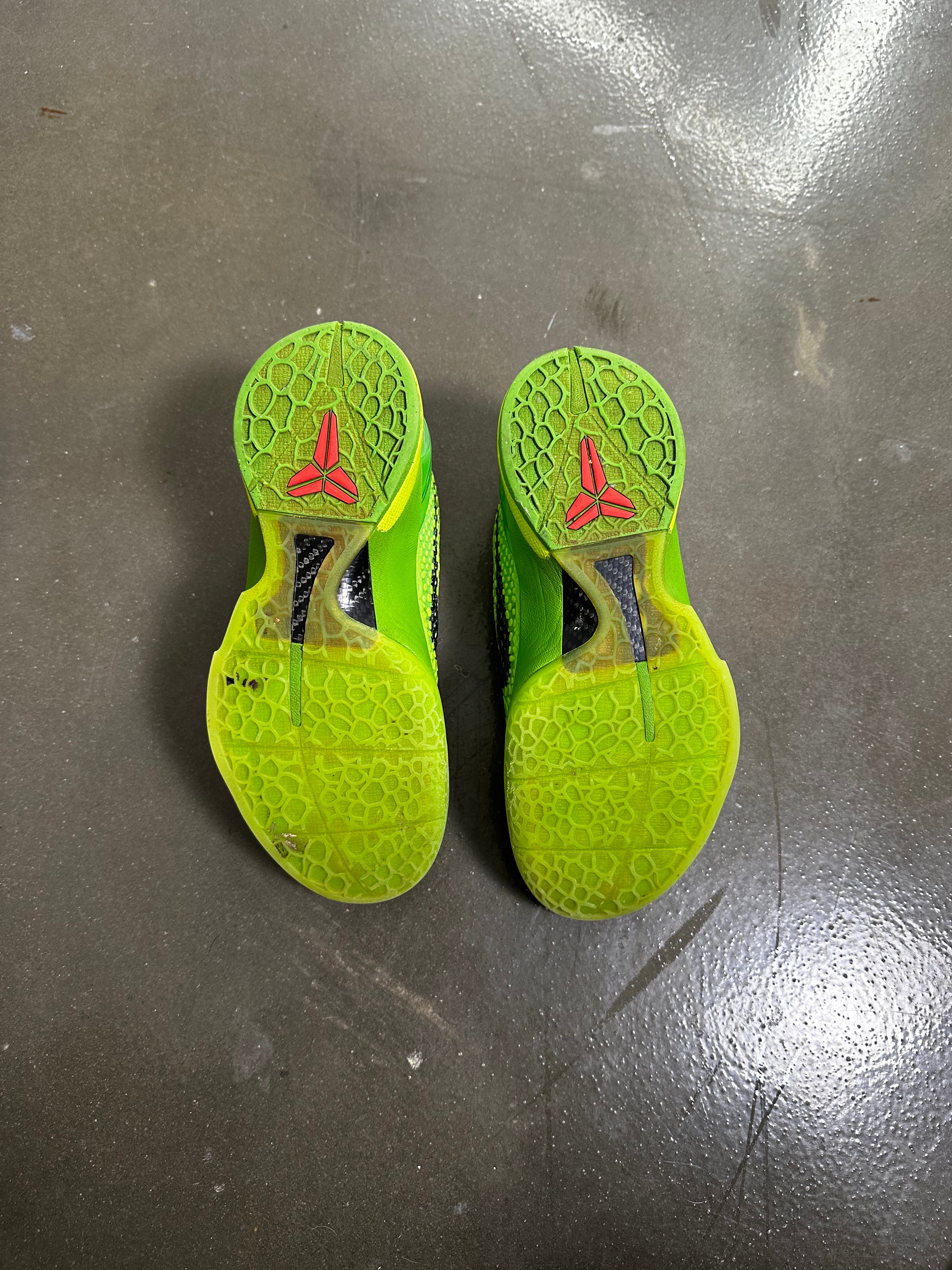 KOBE 6 GRINCH (6.5)